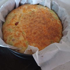 Made with smokes bacon, cherry tomatoes, spring onion, cheddar cheese and parmesan 