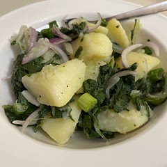 Replaced garlic with 2 spring onions and 1 red onion. I like to spice it up little bit with black pepper. You can add evoo and lemon juice. 🥗