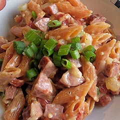 Super flavorful and highlights the kielbasa incredibly well! As per usual with my cooking, I measured the garlic with my heart. Definitely becoming a meal planning staple!