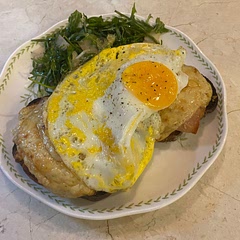 Paired with truffle arugula salad and a fried egg 👌🏻