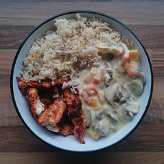 The chicken and the sauce work very well together! I wish the sauce had a bit more flavour. Next time I make this, I will try to add in some more flavours that compliment the creme fraiche and chicken stock. 