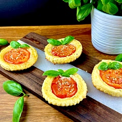 Notes:
* For an extra burst of flavor, you can drizzle balsamic vinegar over the tarts after baking.
* Feel free to experiment with different herbs and spices in the Mediterranean spice mix to customize the flavor profile.