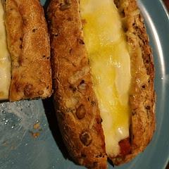 I just used seeded baguettes from woolworths and it was absolutely delicious 😋 kids loved also 