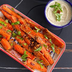 would def recommend 🤞🤞! the carrots were perfectly cooked, I feel like you could add some paprika or crushed red peppers to add a little bit more flavor ! somehow the sauce didn’t really match the carrots (maybe because of the ingredients I used to make it), but it went perfectly with the duck that we had 😋