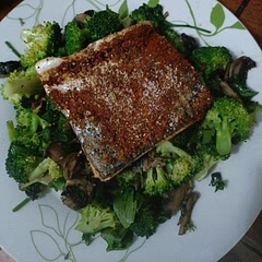 Very flavourful, light yet filling meal. I kept the skin on the salmon so it was a nice crust. 