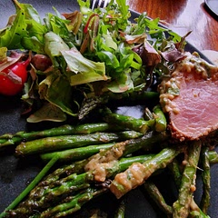 Changed up the sauce a bit: 2 spoons mustard, 1 spoon balsamic vinegar, 1 spoon hand made Limoncello, salt & pepper.

Get the pork to 60 degrees Celsius and fuckadoodledoo that’s great!

Veggies plucked fresh this morning!