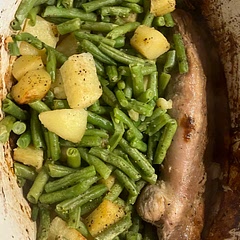 Easy to make one-pot dish.
The vegetables were very delicious, slightly sweet due to the meat’s sauce.
The meat was a bit dry, but it didn’t bother us. Next time would put more sauce on the meat.