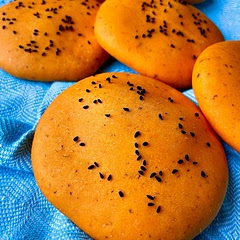 Fluffy Tomato Breads 
