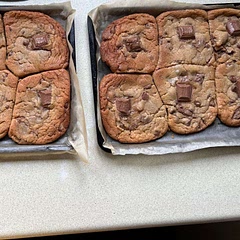 okay so my cookies turned out a liiittle bit mahoosive… but they were yummy af.