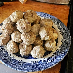 Needs stronger seasoning, but good

I used 1 lb beef, 1 lb pork. End result was tasty, but my family likes a little zing to thier things.
