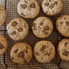 they were so easy to make! :D they are really crispy and i personaly like chewy cookies more but i love them anyways :> ill prolly make them again ;)