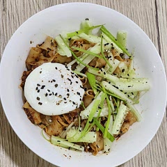 I added a poached egg for protein. And cucumbers to make it more refreshing. 😊