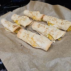 Absolutely delicious. Gonna add impossible ground beef next time. And I highly recommend going the air fryer route rather than the oven. 
