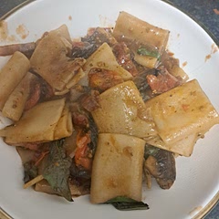 Did it with paccheri and it turned out amazing :) bit time consuming but worth it, holds up well in the fridge