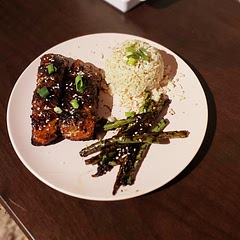 I enjoyed this. Even my girlfriend, who isn't a fan of fish, enjoyed it.