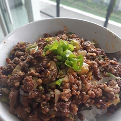 Got home at 6:20 and started cooking, done by 6:38. Very quick and simple. Used fresh ginger instead of ginger powder and a little gochujian instead of red pepper powder. Added a little oyster sauce. Works great! Should've made more :))