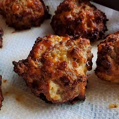 I added some garlic powder, onion powder and a bit of Italian seasoning. These are SO STINKIN GOOD! 🔥 😋