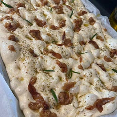 Loved this super simple recipe! I used roasted garlic and Rosemary as the topper and it was delicious.