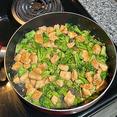 It smelled and tasted absolutely amazing!! I couldn’t steam the broccoli before so I just added the frozen broccoli to the combined saw and chicken and it came out just great! Definitely going to be a favorite recipe!