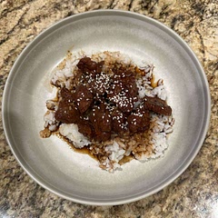 i dont think i used enough sugar because i couldn't get it to caramelize, but it was super yummy!! topped it off with some sesame seeds for pizazz :)