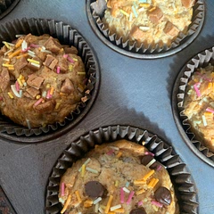 Nice soft in the middle and crunchy on the top. My little one added fudge to half and sprinkles yum 🥰