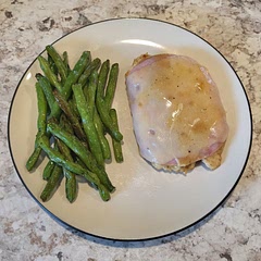 So good! Added some extra seasoning to the flour (black pepper, cayenne, garlic powder) and added juice from 1 whole lemon, otherwise followed the recipie!
