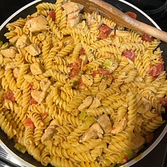 Good, flavorful and creamy pasta! I would adjust the level of seasoning/spice to your liking! It’s very easy to make!