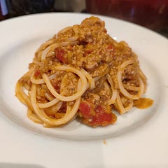 Is it good? Yes. Is it worth 4 hours making it? Doubt it. Though I appreciate the wonders of simmering away for hours, there are similar recipes with similar results ready in a bit less time 