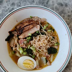 Didn't have mushrooms so I used  1/2 bacon instead of the mushrooms. Substitute white pepper with black pepper. Chicken was from leftovers from precious night. All in all very tasty. Slightly sweet (honey added) and just enough spice.