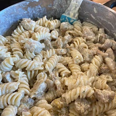 The sauce came out bueno🥰🥰 fell in love with it. Added some chicken too. But the garlic sauce just muah!!!😍😍😍