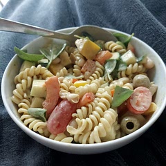 I used the veggies i had at home: zucchini, bell pepper and cherry tomatoes. Added olives and lima beans. Used sunflower paste as a base for the sauce. Topped with basil. Very yummy. 