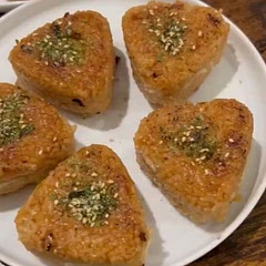 Really good, I added around 1tsp of honey and 1 1/2 tsp of oyster sauce to the rice.