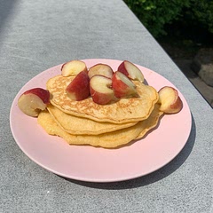 they didn't turn out as floofy and poofy :'( but they're still super nice! I'll make those again and try to perfect my pancake-fluff skills 💪🏻