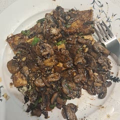 I've never tried making tofu this way with these super savoury mushroom flavours but I absolutely loved it. This will be a go to meal for me. I added some parmesan cheese and pine nuts as I had it on hand, I also used basil instead of parsley.