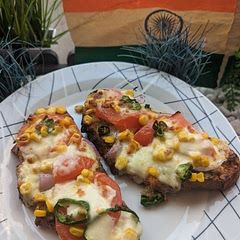 It was very yummy. I also added pesto sauce. And toppings of paprika, tomatoes,onions and corns.
