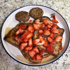 It is so good, I’m definitely doing it again, it’s fresh and savory but at the same time sweet and it’s a lot for just 400 calories, keeps me satisfied and full for a long time