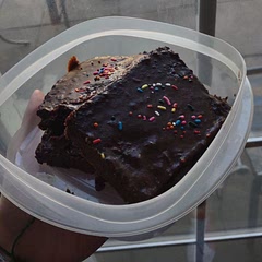 For sure use heavy cream because otherwise the ganache is a little thin, overall pretty good