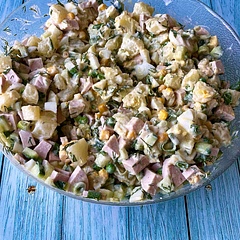 This is delicious easy to make and would feed an army. There are always leftovers and thats great for the following day