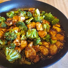 Real happy with the sauce and how the chicken came out.  I need to steam the broccoli longer.