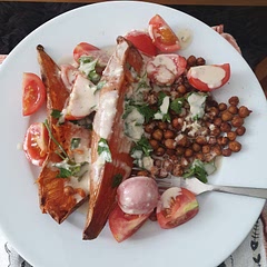 Die Kichererbsen habe ich leider zu lange im Ofen gelassen, aber knusprig schmecken sie auch gut. 