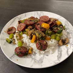 I used beef kielbasa, made it a little too sodium rich but I think Amy sausage like kielbasa and andouille would be great. I just did bell peppers as the pepper and served it over white rice instead of mixing in premade brown rice.