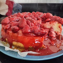 Added too many strawberries and also they were frozen meaning they were a bit...goopy and weird.
Also forgot to melt the better for the base which meant that I had to try again!
Overall though, actually kinda tasted like cheesecake you would buy. I struggled with this but it's all part of the process of improvement for me :)