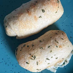 We made these smaller for a toddler but it was absolutely delicious you can never go wrong with cheese in my book. 😝