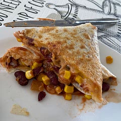 Didn’t have black beans so I used kidney beans with salt and cayenne pepper instead. Tastes great! Very fast and easy to make.