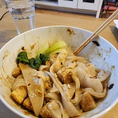 Absolutely sensational. It was my first time making anything by this kind of method.

For the protein, i put it in an oiled bowl inside the steamer, which seemed to work well. The noodles i used an oiled metal dish floated inside the steamer directly, which also worked very well.

I messed up cutting the noodles a bit as they stuck to the knife, which i will need to figure out for next time. 

Great recipe will be making again.
