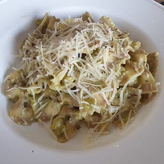 It was suuper delicious. 
I only had this kind of pastas but next time i will try with the one in the video. 
Also, I put over a bit more Parmigiano 