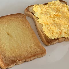 it was sooo good, the egg salad was creamy and delicious. didn’t have that bread tho but this one worked as well.