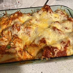 We took alot of liberty with the seasoning in the filling and sauce (we used hot honey and brown sugar), we also used lasagna noodles and pinwheeled them and used pepperjack mozzarella and gouda for the cheese, it was great!