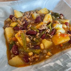 Very tasty! We put zucchini in too which blends in very well. No corn and peas but kidney and green beans 
