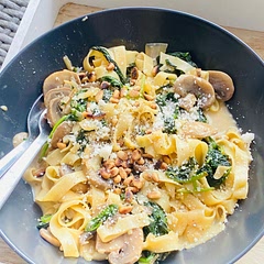 Nice taste! I used cream and normal parmezan cheese. Very good.